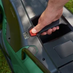 Bosch Elektrische Grasmaaier Universal Rotak 550 36cm 1300W 7 Bosch Elektrische Grasmaaier Universal Rotak 550 36cm 1300W -Tuingereedschap 123 1071