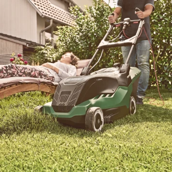 Bosch Elektrische Grasmaaier AdvancedRotak 650 41cm 1700W Met Opvouwbare Opvangbak 3 Bosch Elektrische Grasmaaier AdvancedRotak 650 41cm 1700W Met Opvouwbare Opvangbak - Afbeelding 3