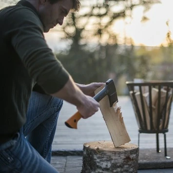 Fiskars Universele Bijl X10 S 2 Fiskars Universele Bijl X10 S - Afbeelding 2