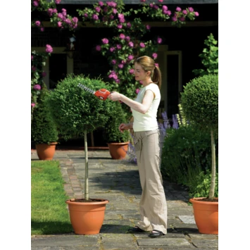 Black & Decker BLACK+DECKER 3,6V Struikschaar GSL300-QW 3 Black & Decker BLACK+DECKER 3,6V Struikschaar GSL300-QW - Afbeelding 3